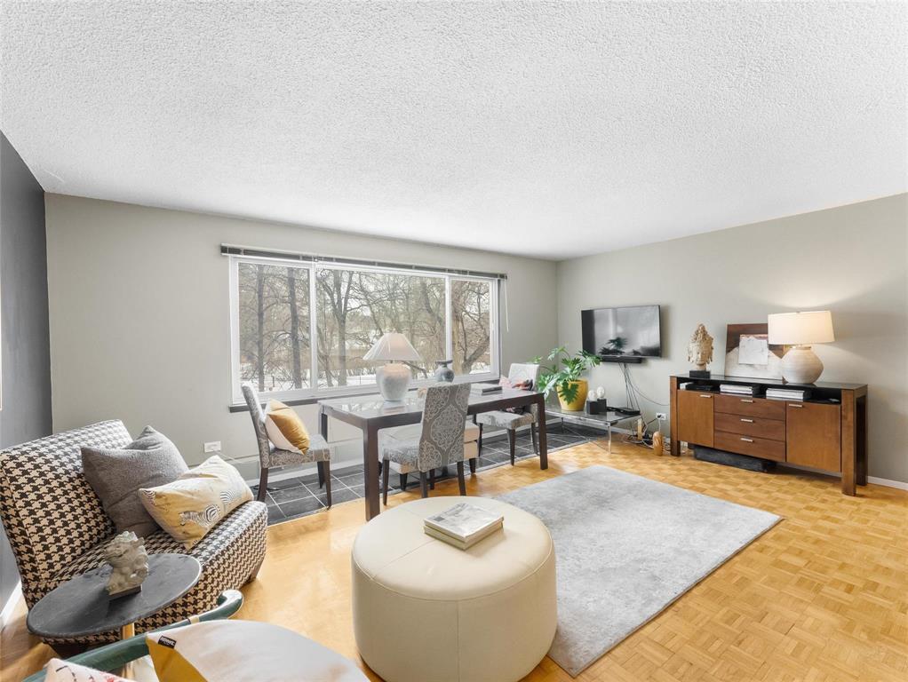 1G 300 Roslyn Road