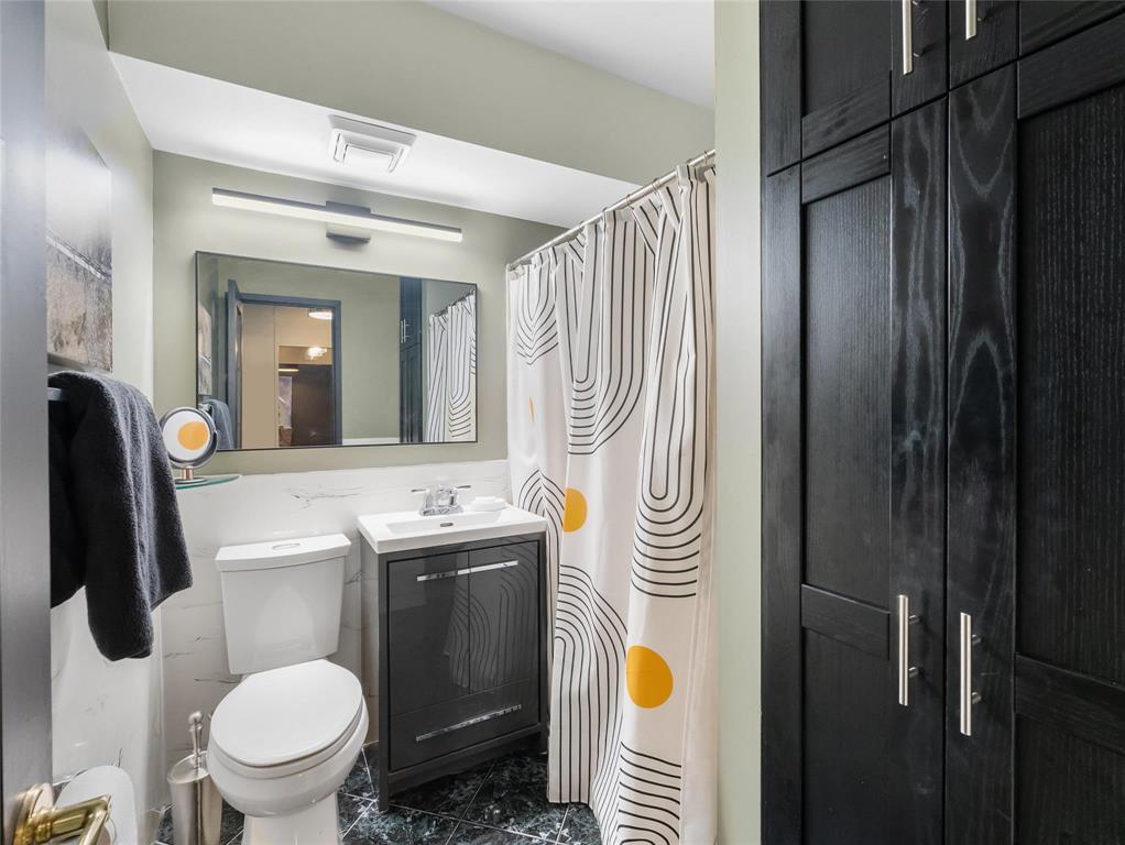 1G 300 Roslyn Road