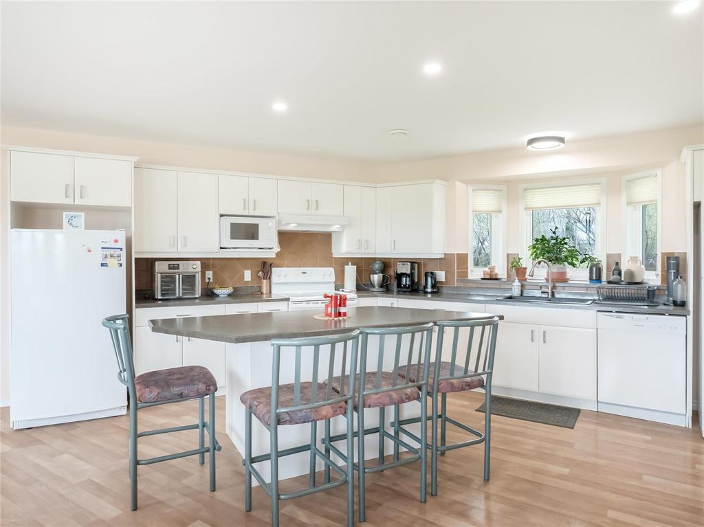 7 Willow Bay