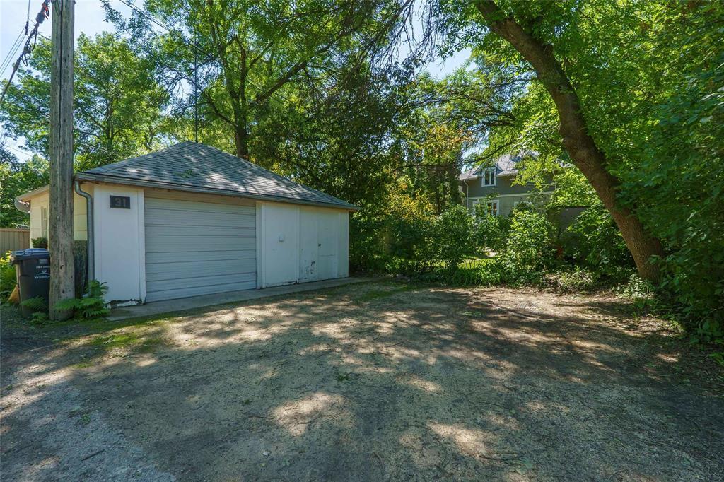 31 Deer Lodge Place
