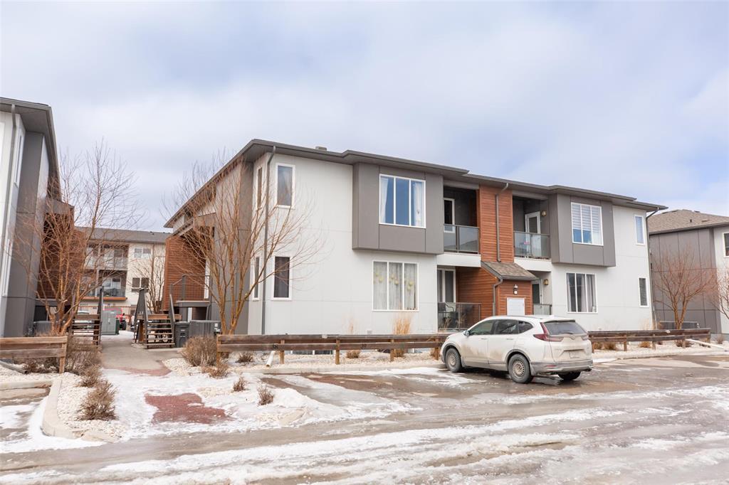202612919_0.jpg 527 1355 Lee Boulevard