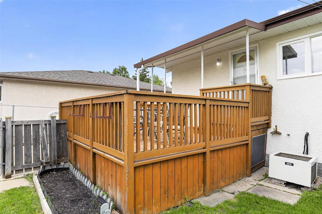 30 Vincent Massey Boulevard