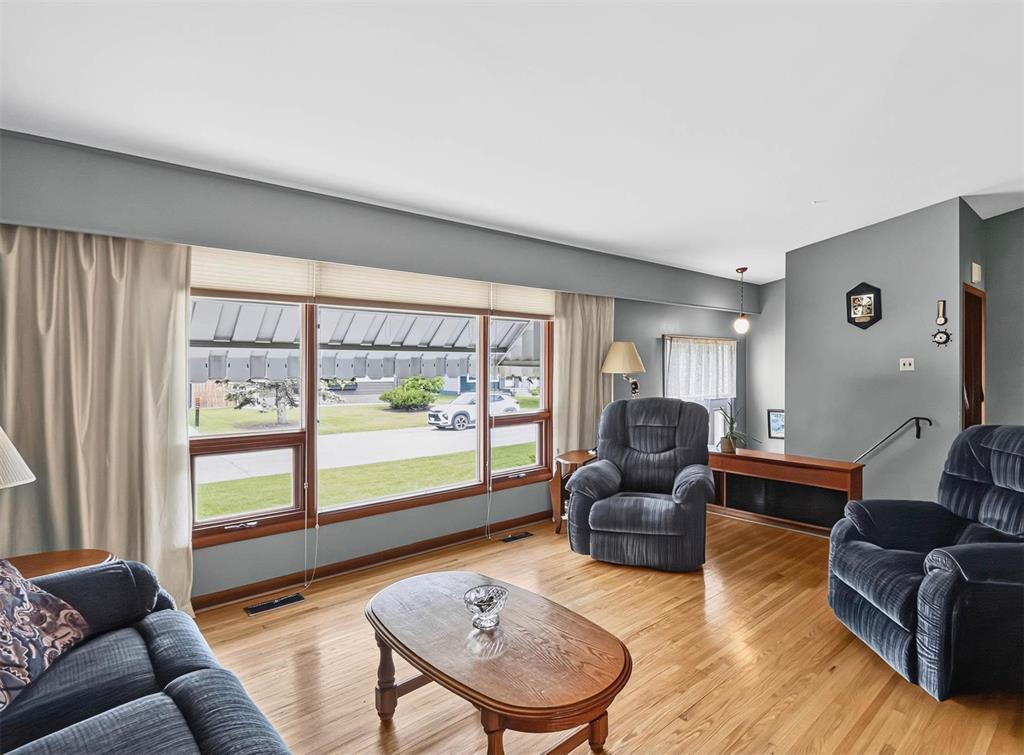 30 Vincent Massey Boulevard