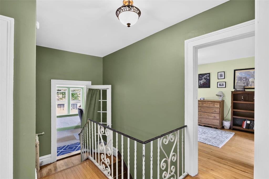 92 Niagara Street