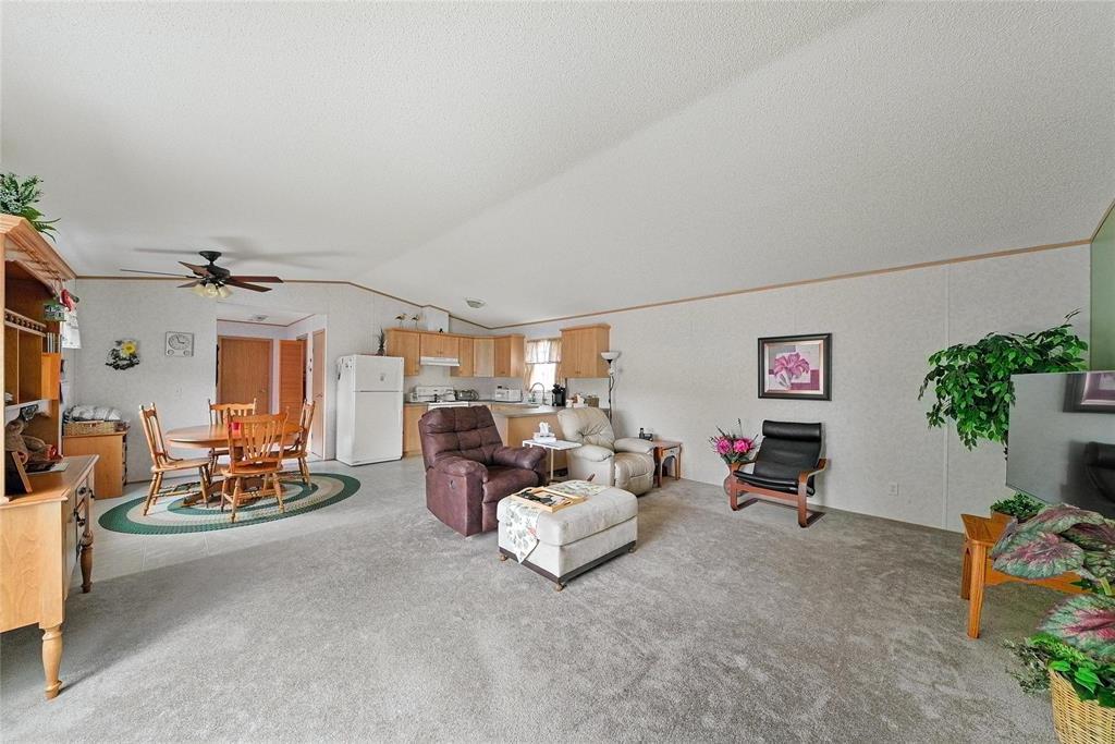 22 COUNTRY CLUB Drive