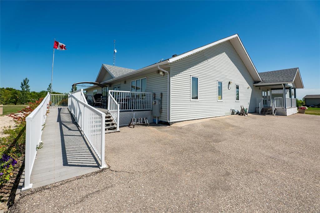 22 COUNTRY CLUB Drive