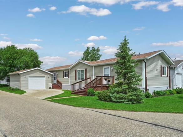 22 COUNTRY CLUB Drive
