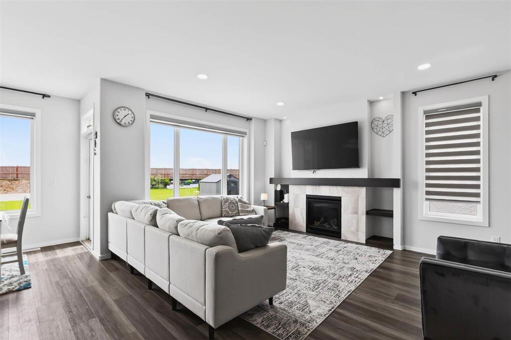 117 Douglas Henning Bay
