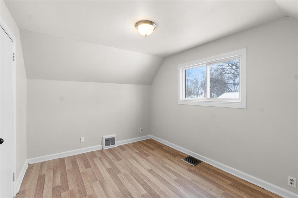 114 7TH S Street