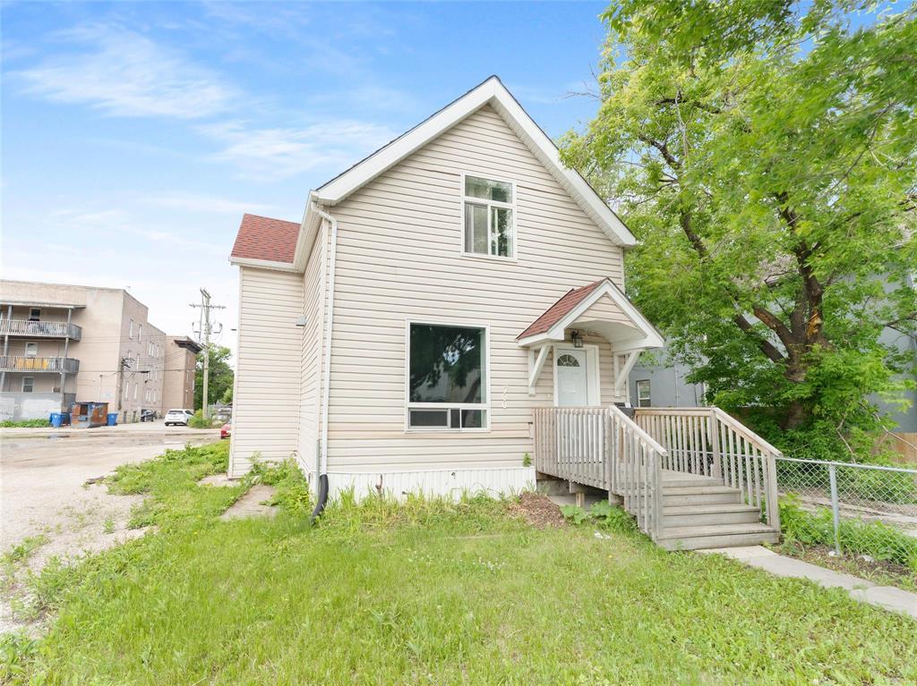 202614242_0.jpg 700 Sherbrook Street