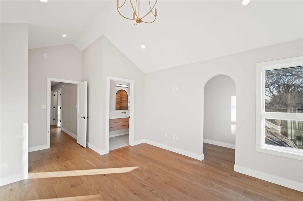 1161 Grosvenor Avenue