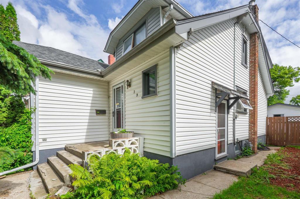 39 Martin Avenue W