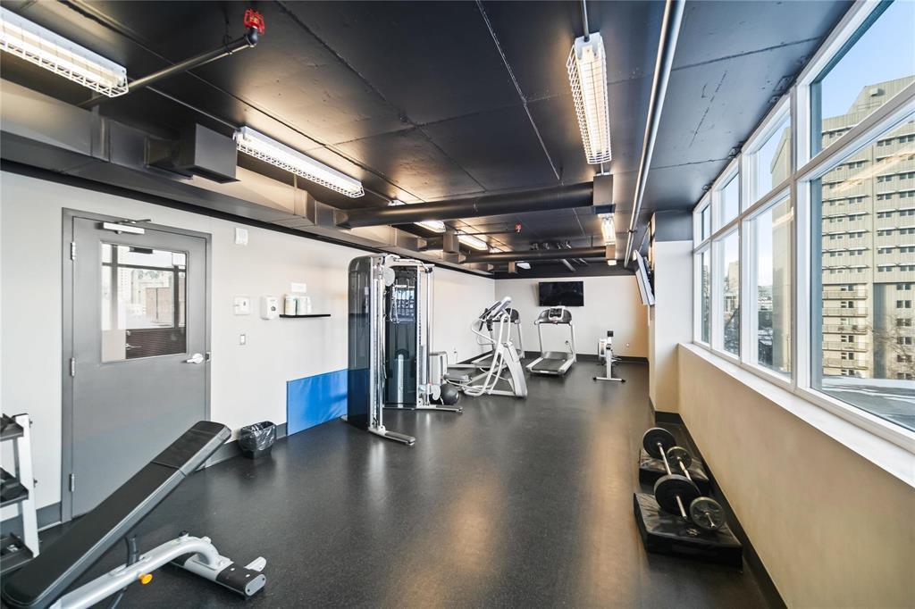 1705 390 Assiniboine Avenue