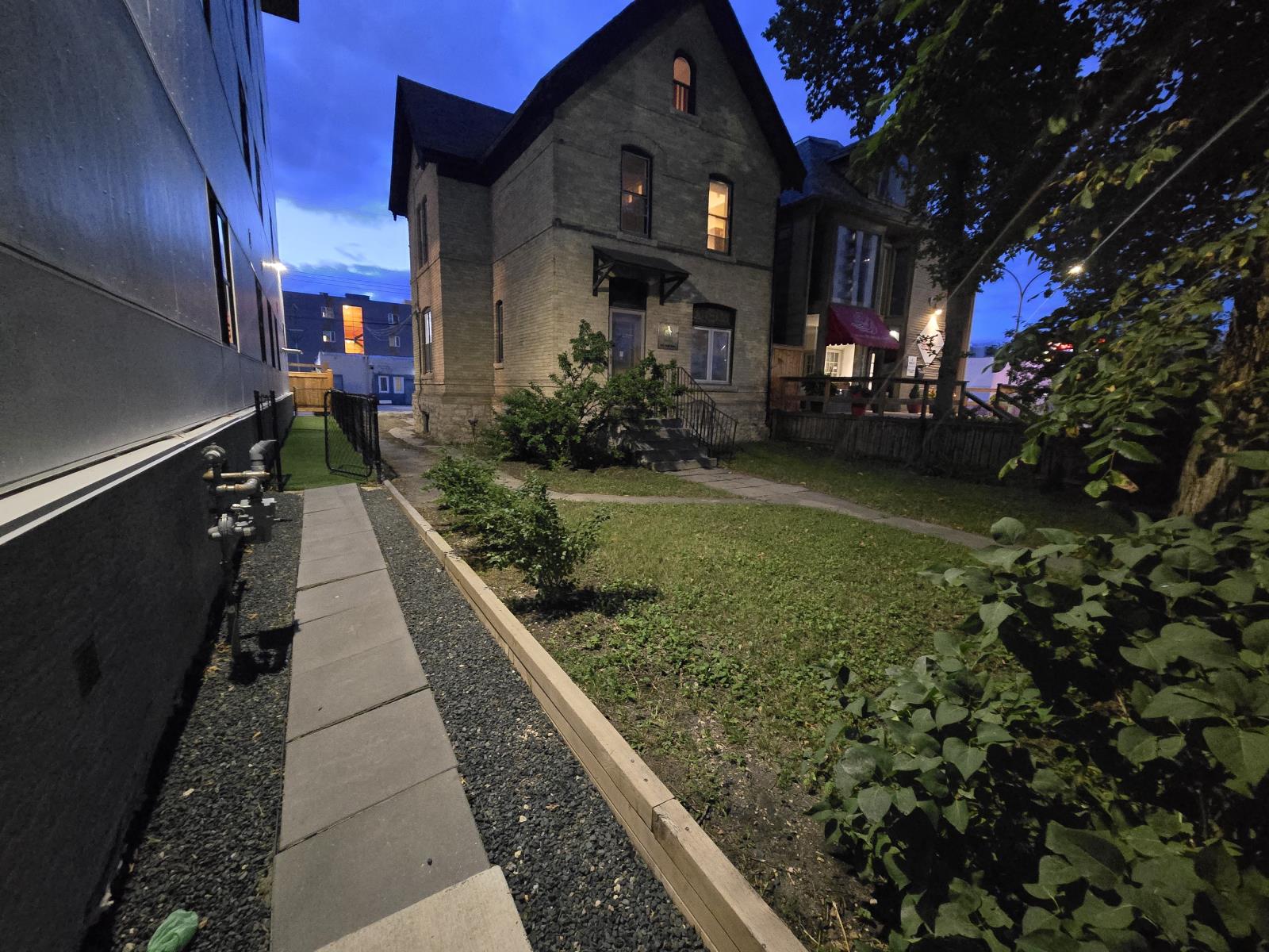 6a35587e9d7fa0241454383d_0.jpg 245 Bell Ave