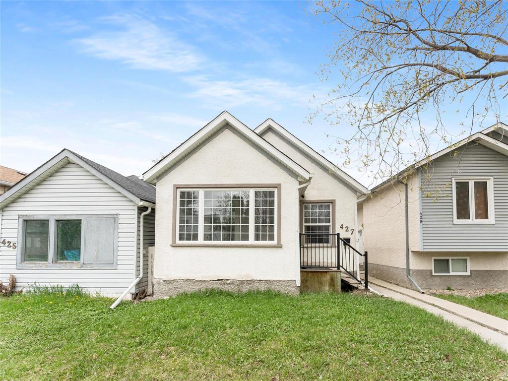 202610586_0.jpg 427 Riverton Avenue
