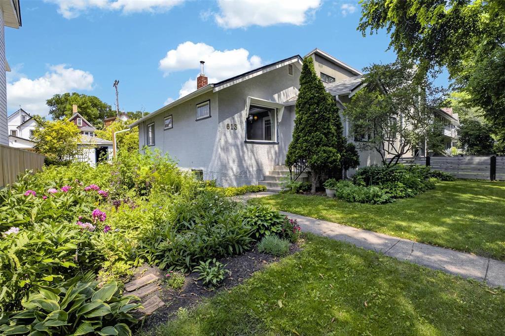 202615072_0.jpg 613 Mulvey Avenue
