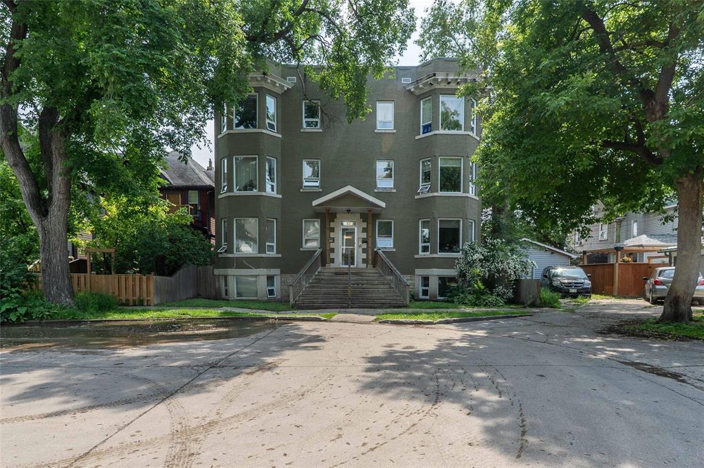 13 52 Fawcett Avenue