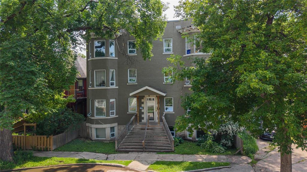13 52 Fawcett Avenue