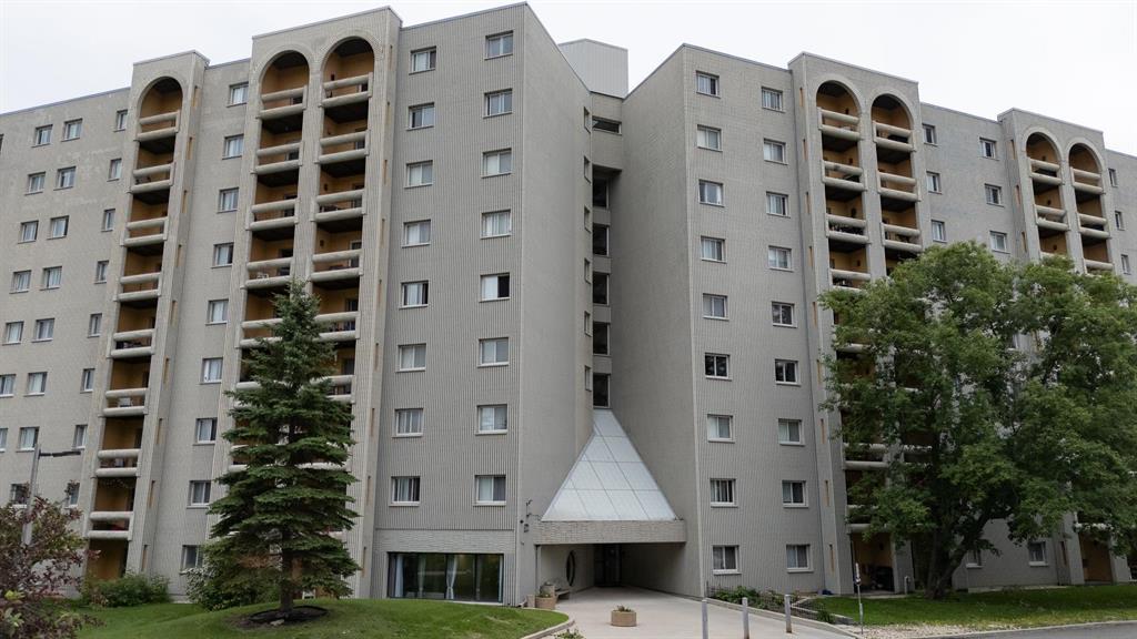 202615588_0.jpg 612 3030 Pembina Highway