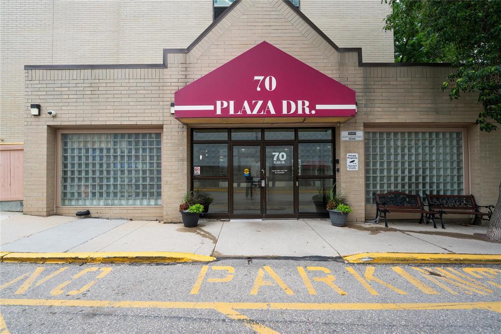 202616023_0.jpg 1312 70 Plaza Drive