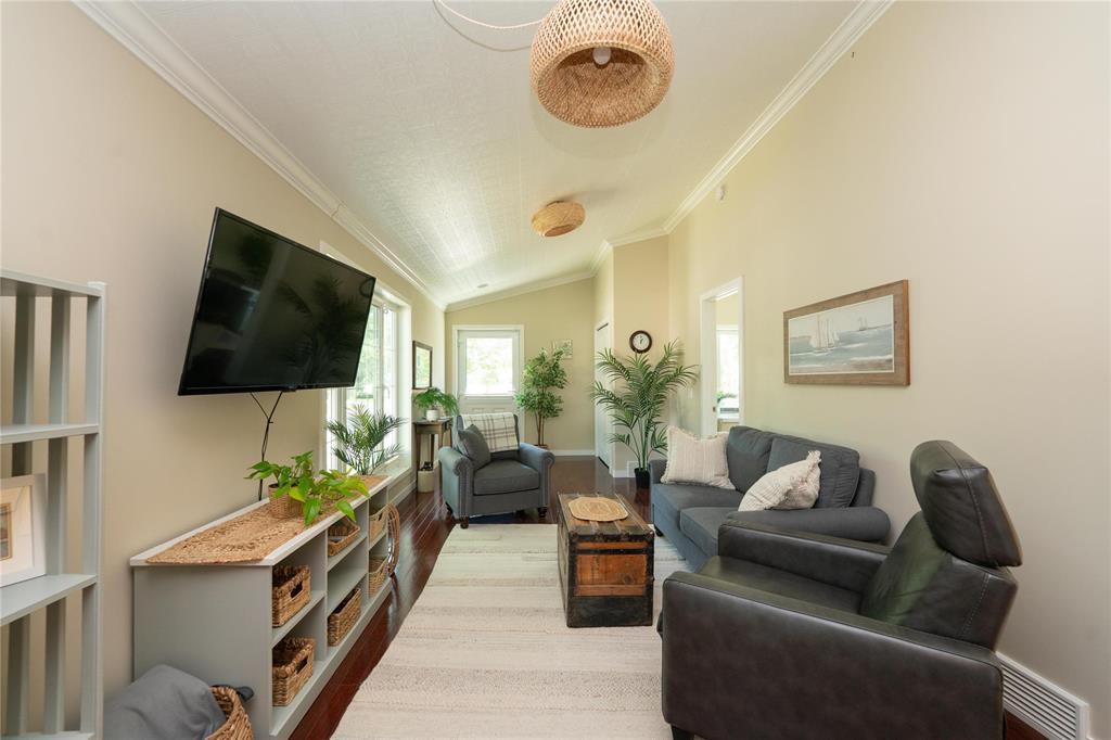 484 Greenacre Boulevard