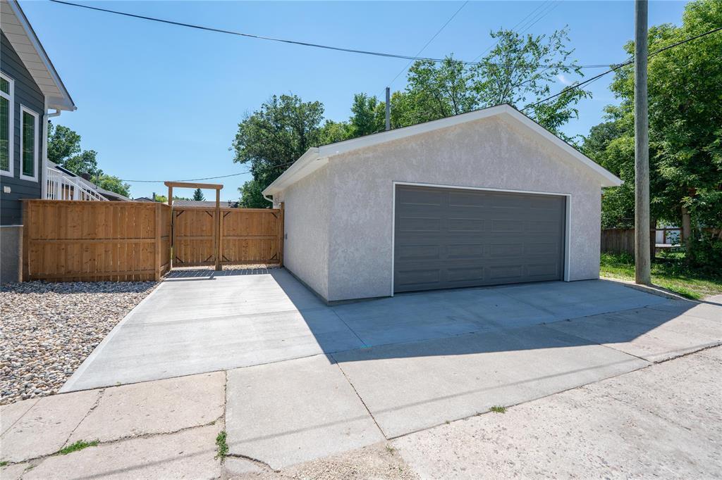 484 Greenacre Boulevard