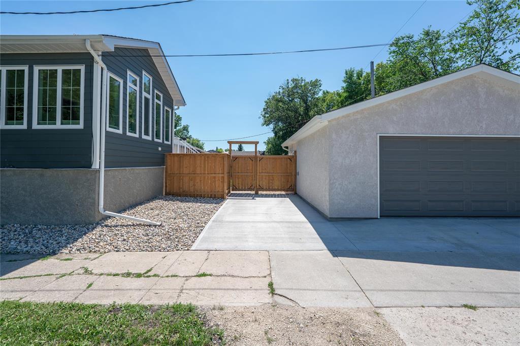 484 Greenacre Boulevard