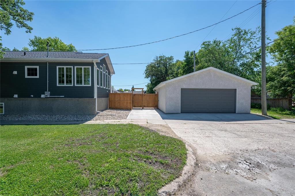 484 Greenacre Boulevard