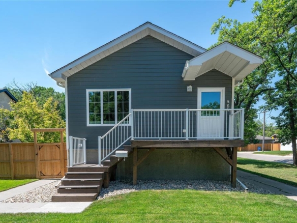 484 Greenacre Boulevard