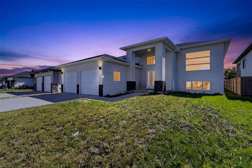 202616467_0.jpg 49 Parkhill Crescent