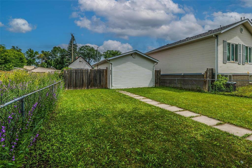 202616906_0.jpg 625 Pritchard Avenue